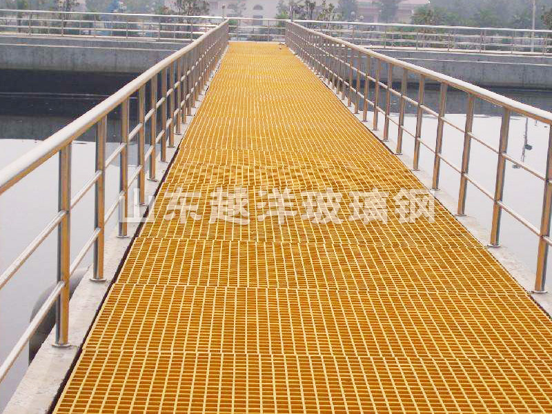 䓸